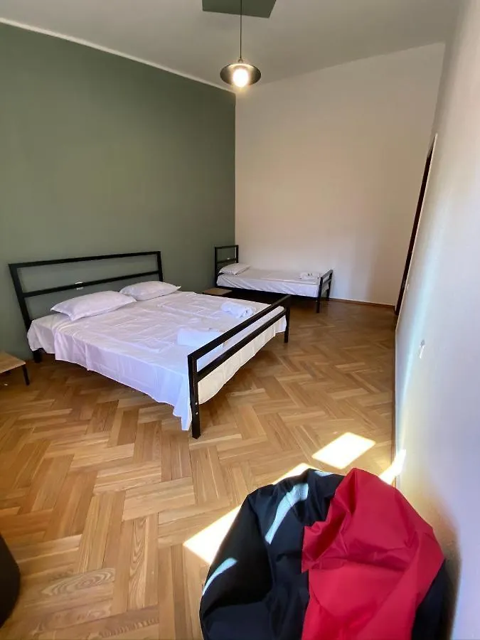 Rum i privatbostad Red Door Lägenhet Tbilisi Georgien